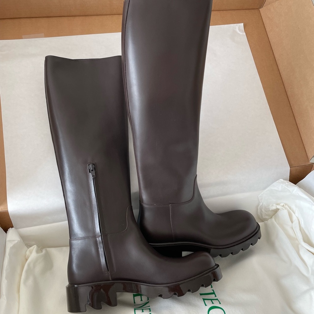 NWB Bottega Veneta Brown Strut Boots